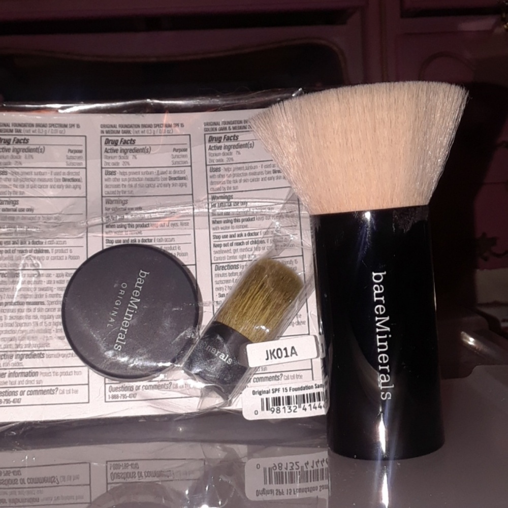 BareMinerals Beautiful Finish Foundation Brush